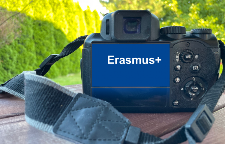aparat z logo Erasmus